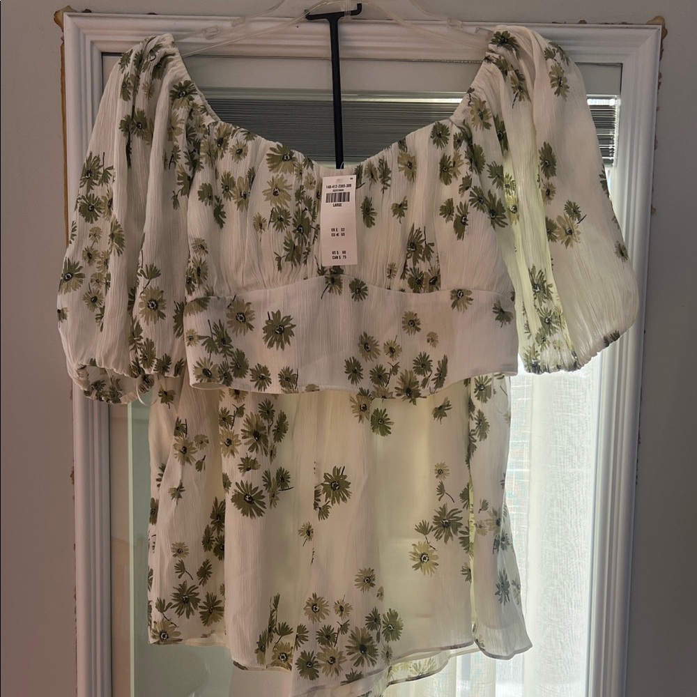 Abercrombie & Fitch 2 piece set. Floral Puff Sleeve Blouse & shorts